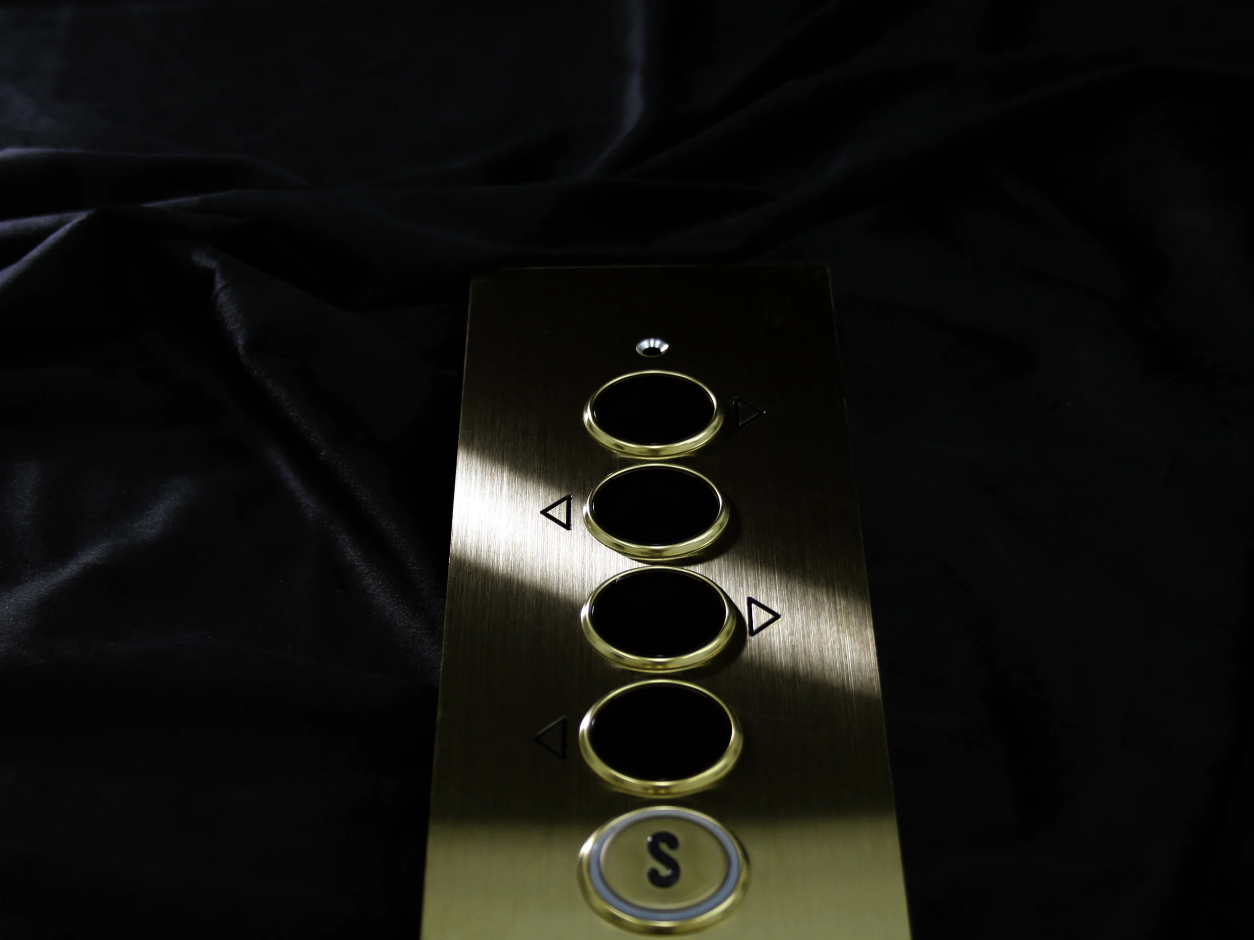 DMGSPA FLAT FACEPLATES BRUSHED PVD GOLD 02